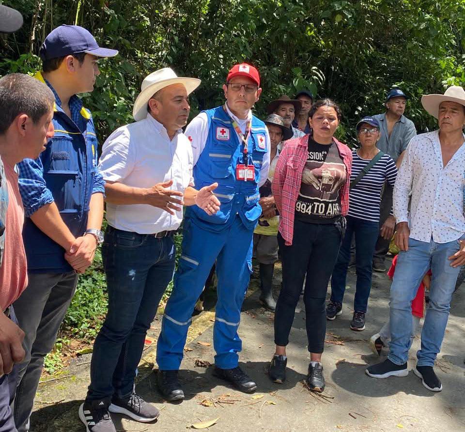 La Unidad de Gestión del Riesgo de Boyacá, la Cruz Roja Colombiana y la Alcaldía de Santa María llevaron ayudas a los habitantes del municipio / Foto: Alcaldía de Santa María.