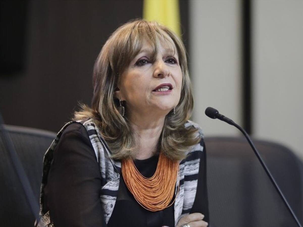 ‪Ordenan reintegrar a Ángela Robledo a la Cámara de Representantes