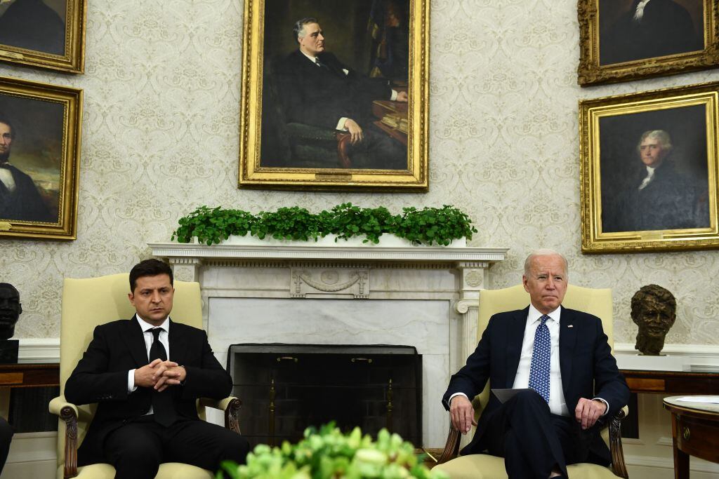 Joe Biden y Volodymyr Zelensky. (Photo by Brendan Smialowski / AFP) (Photo by BRENDAN SMIALOWSKI/AFP via Getty Images)