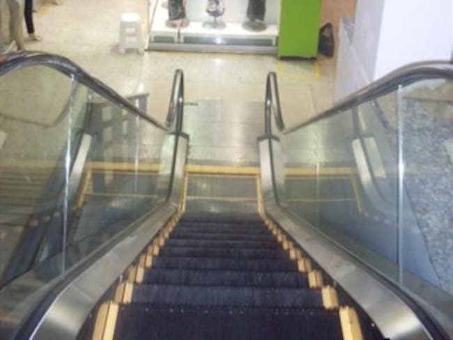 Unicentro suspende funcionamiento de escaleras eléctricas tras accidente de menor