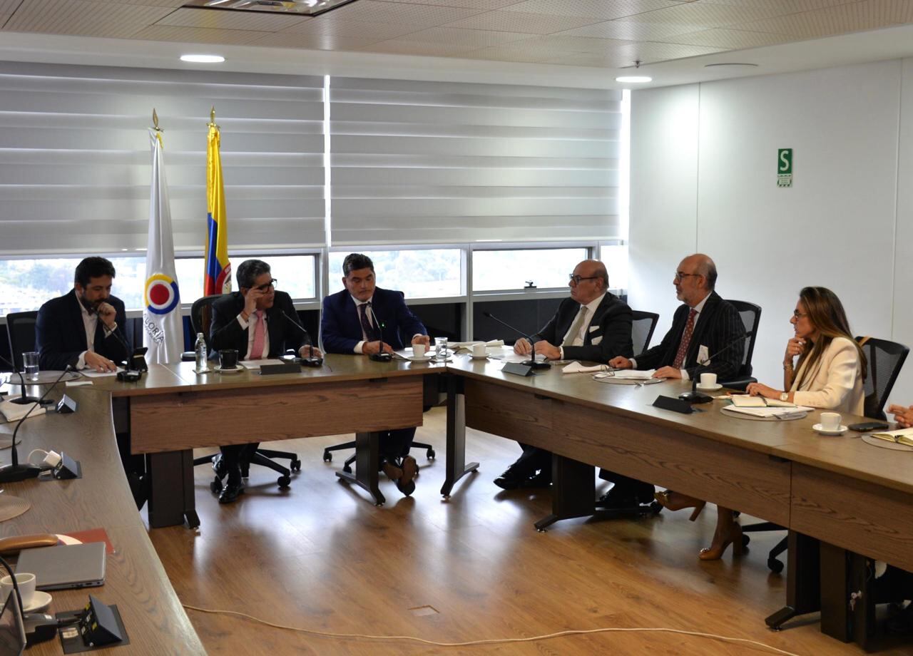 Contraloría se reúne con Gobierno y gremios energéticos para pedir salida de crisis y evitar apagón. Foto: Suministrada.