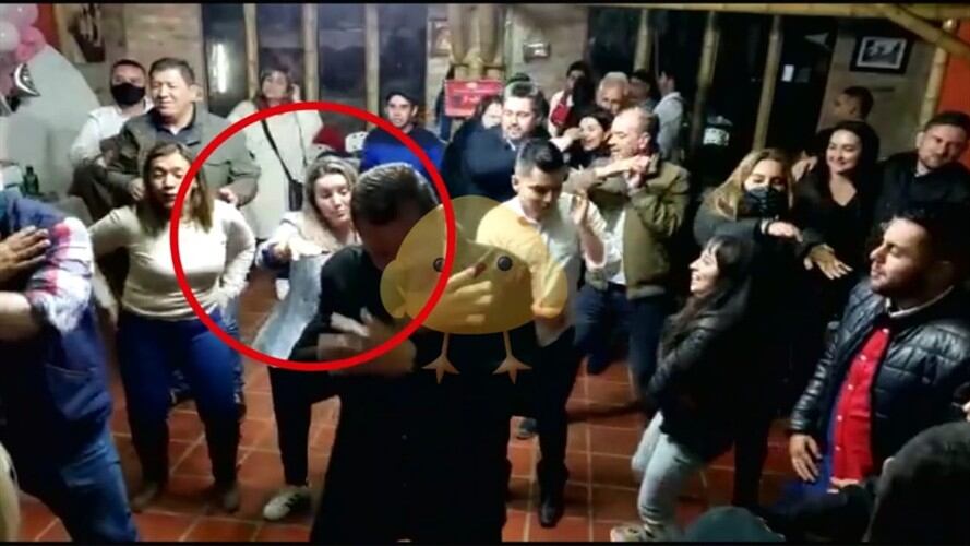 En el lugar se observa un número considerable de personas sin tapabocas y amontonados.. Foto: Suministrada