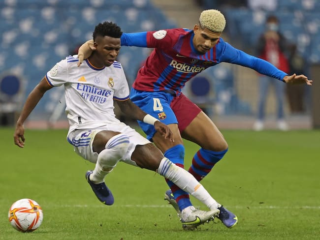 Defensor Ronald Araujo y atacante Vinicius