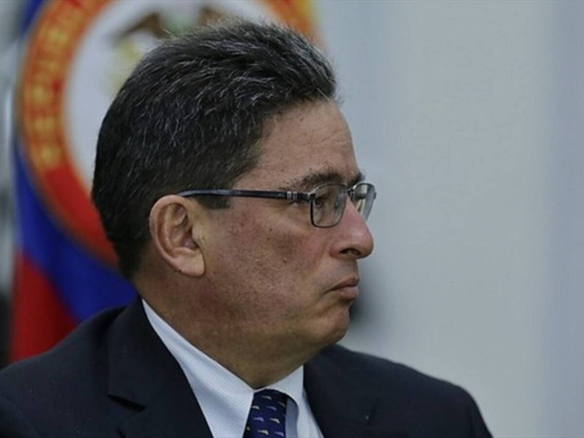 Presentan moción de censura contra el Ministro de Hacienda por "bonos de agua"