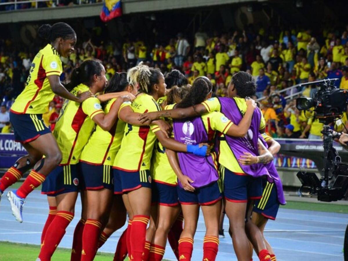 El fútbol femenino es el que saca la cara por Colombia: Myriam Guerrero