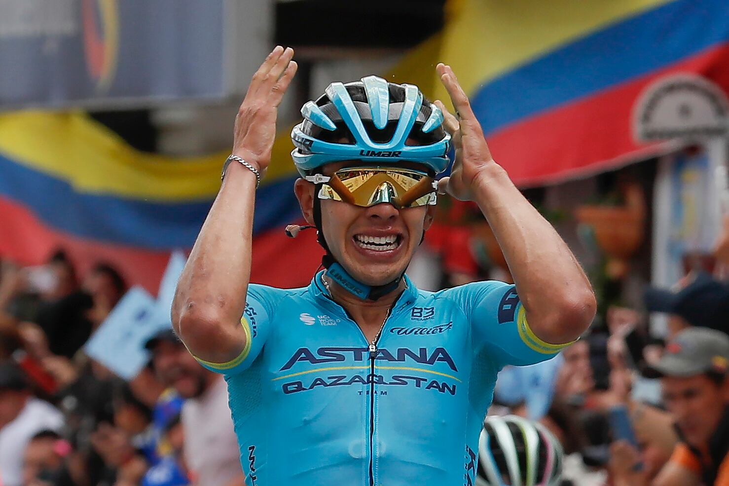 -FOTODELDÍA- AMDEP6567. SANTA ROSA DE VITERBO (COLOMBIA), 07/02/2024.- El corredor colombiano Harold Tejada de Astana Qazaqstan celebra al ganar la segunda etapa de la carrera ciclística Tour Colombia 2024 hoy, entre Paipa y Santa Rosa de Viterbo (Colombia). EFE Carlos Ortega