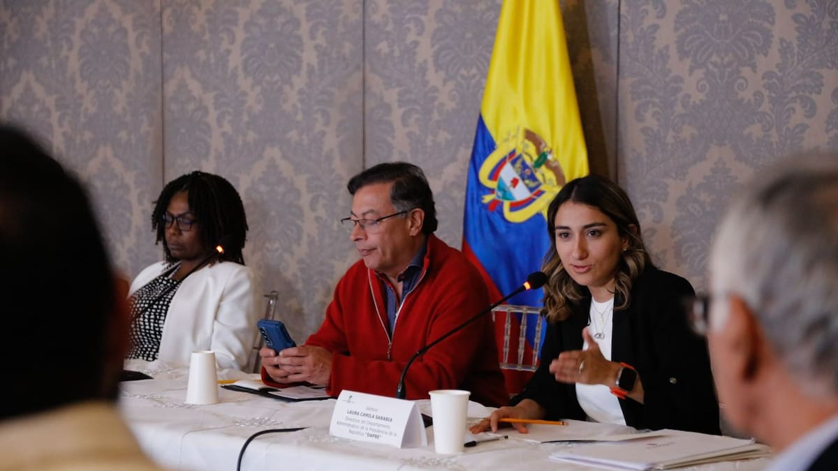 Petro reaccionó a audios que revelan que Laura Sarabia estaría controlando al Grupo Bicentenario