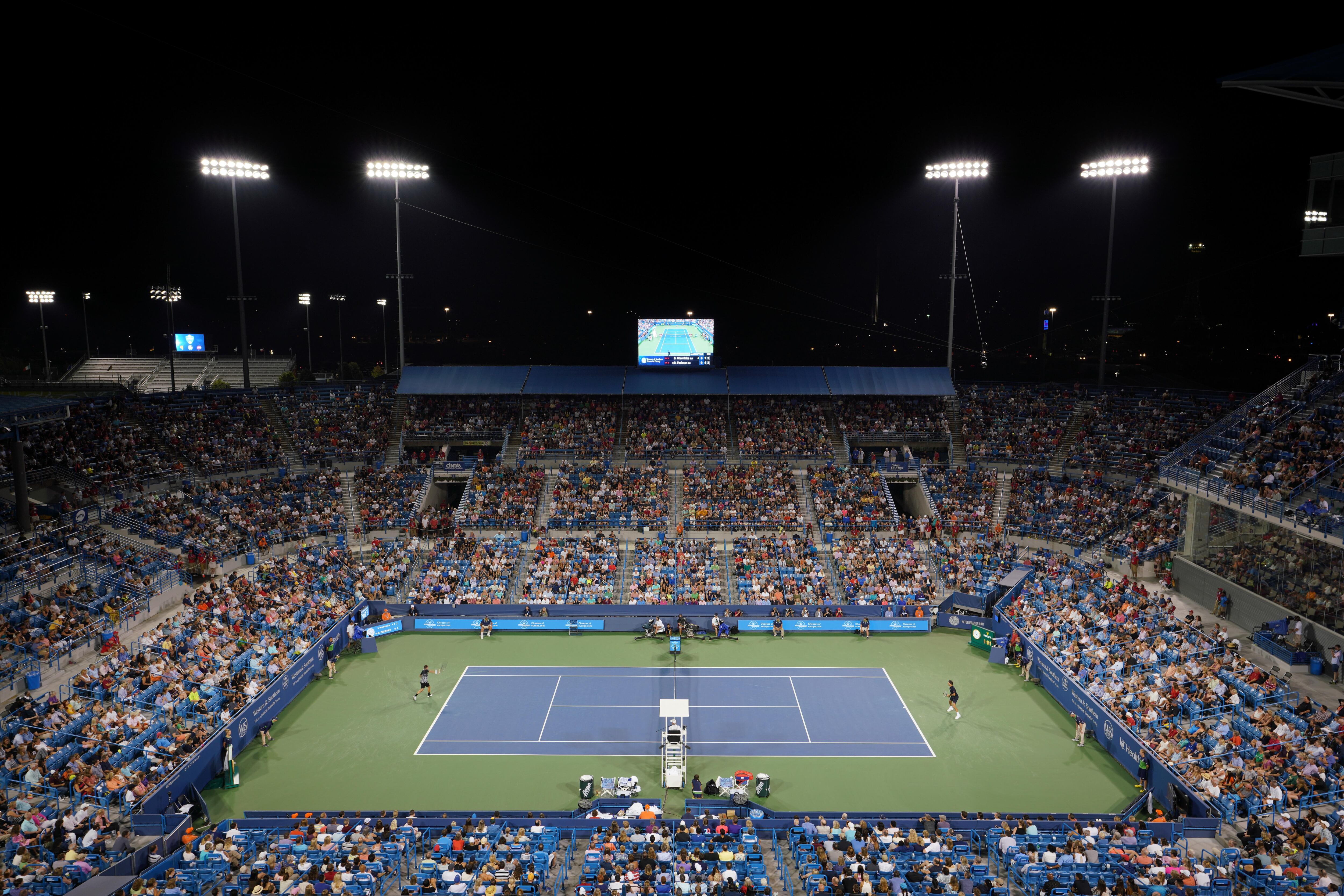 Vista general de la pista central durante un partido entre Roger Federer (SUI) y Stan Wawrinka (SUI) durante el Western & Southern Open en el Lindner Family Tennis Center en Mason, Ohio, el 17 de agosto de 2018. (Foto de Adam Lacy/Icon Sportswire vía Getty Images)