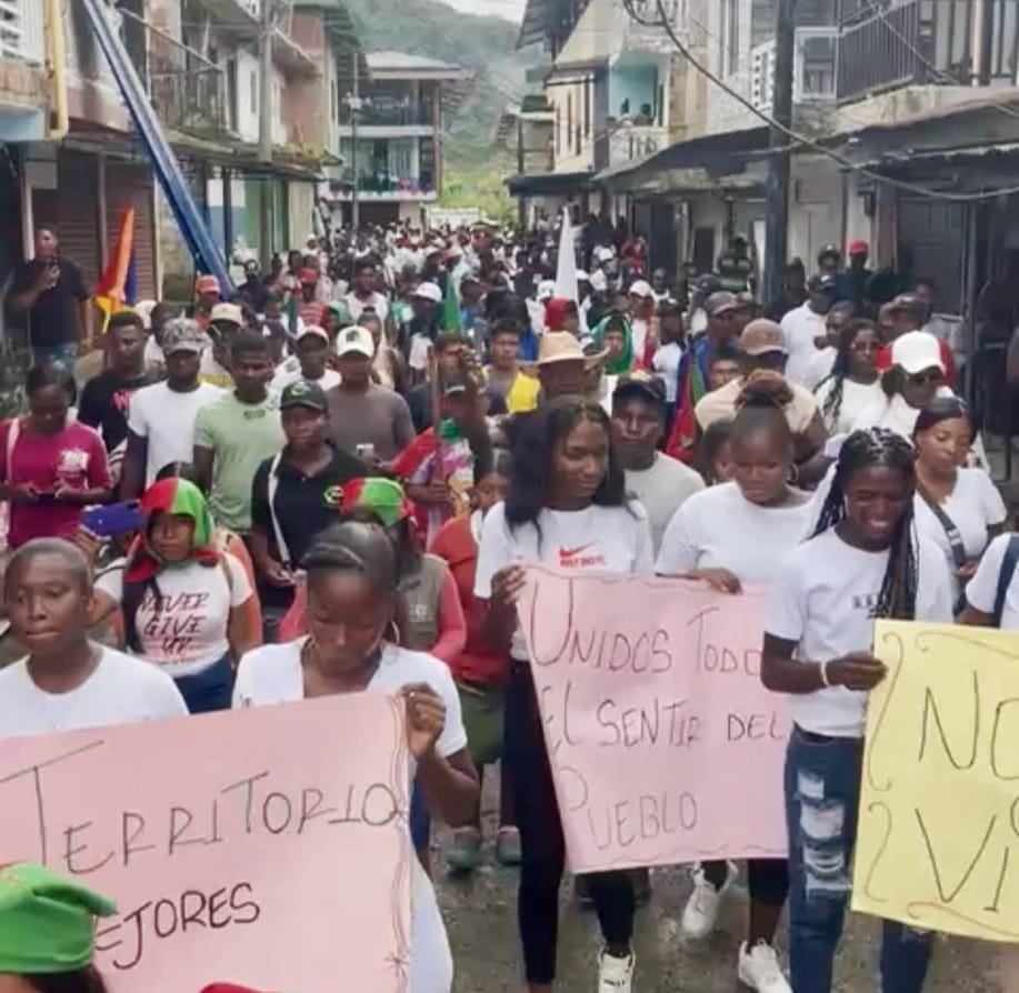 Las comunidades, inconformes por las afectaciones, realizaron protestas para rechazar las acciones violentas. Crédto: Alcaldía de López de Micay.