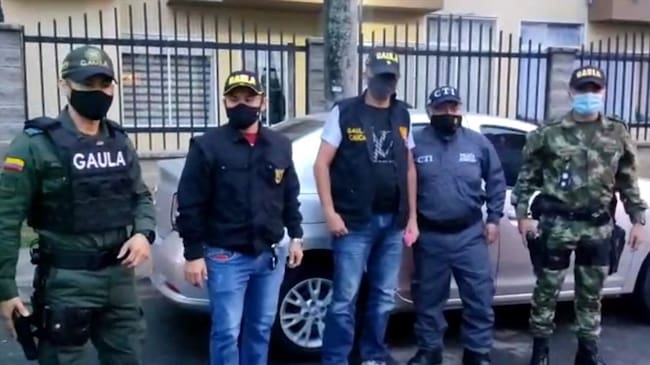 Uniformados del Gaula lo custodiaron y lo llevaron a un centro médico . Foto: Fiscalía