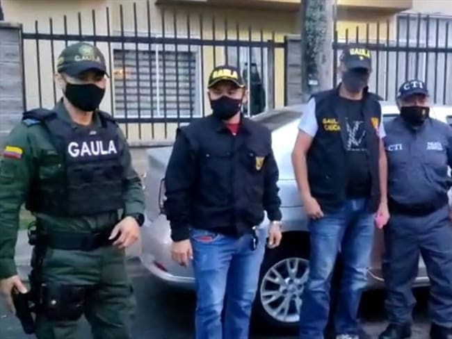 Uniformados del Gaula lo custodiaron y lo llevaron a un centro médico . Foto: Fiscalía
