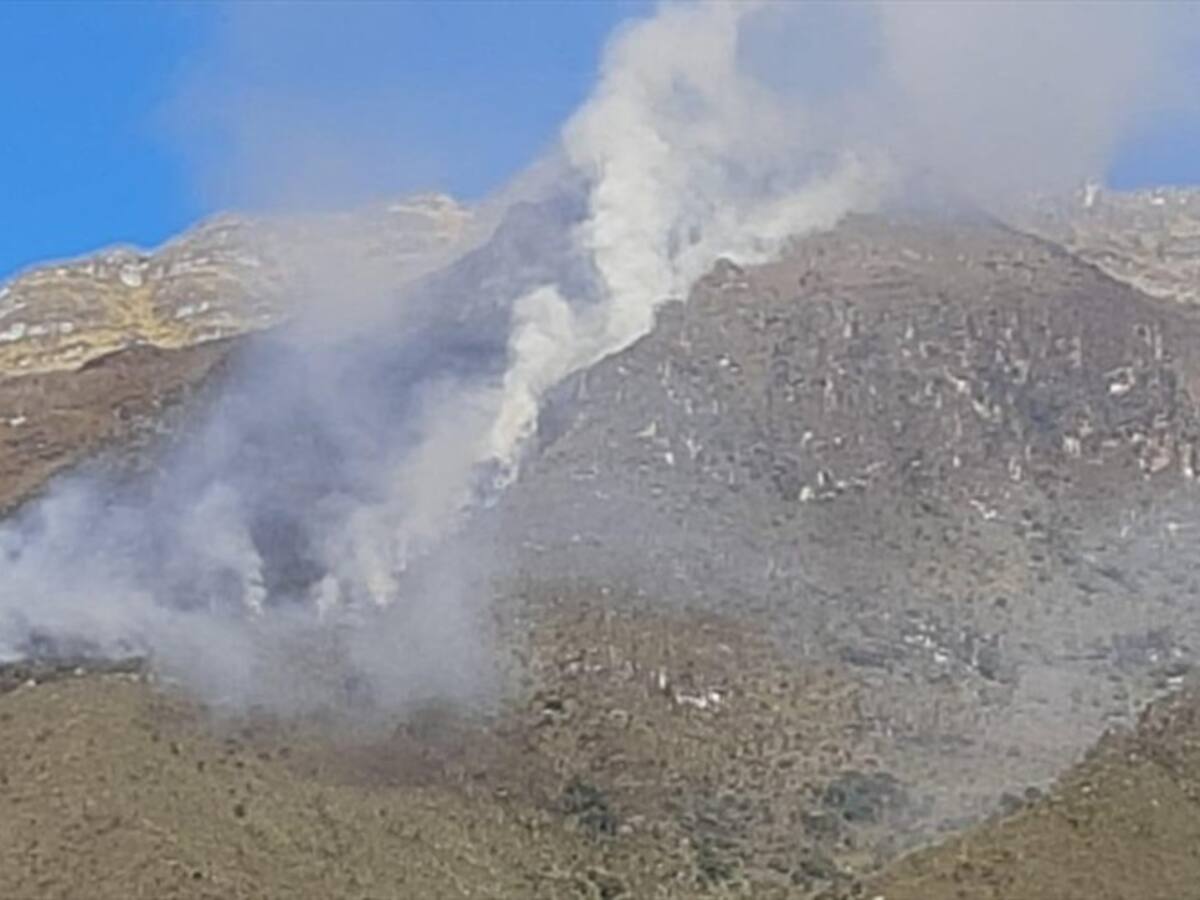 Santander: Incendio en El Almorzadero consume más de 100 hectáreas