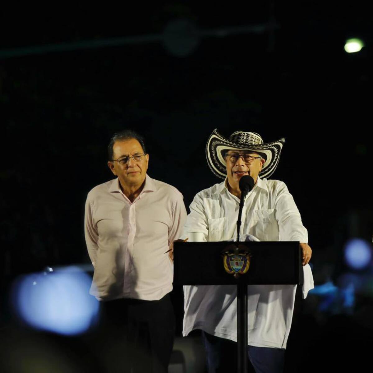 Petro dice que el cobro de energía en Colombia es “ilegal” y cuestiona la salida de Prias de la CREG