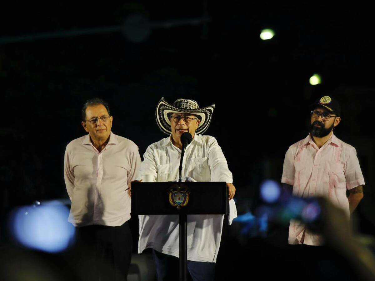Petro dice que el cobro de energía en Colombia es “ilegal” y cuestiona la salida de Prias de la CREG