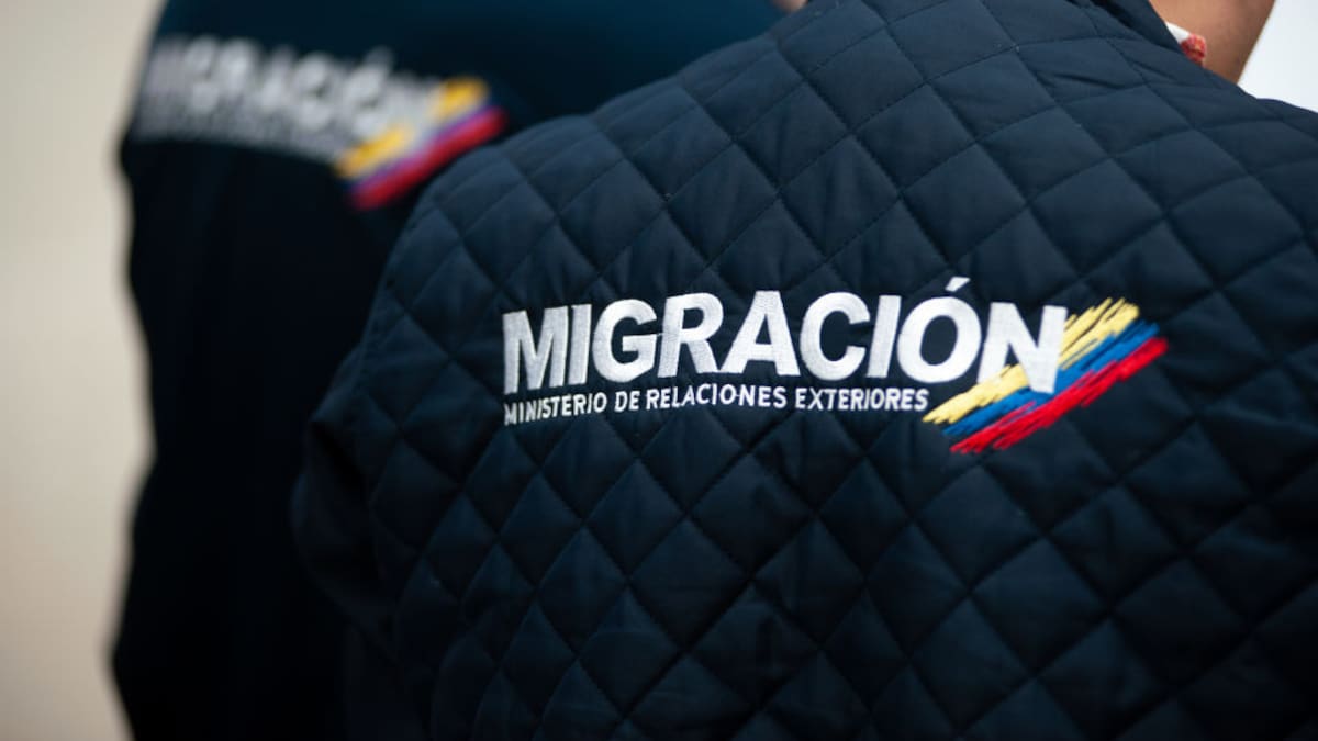 Retrasos en El Dorado por plan tortuga de Migración Colombia