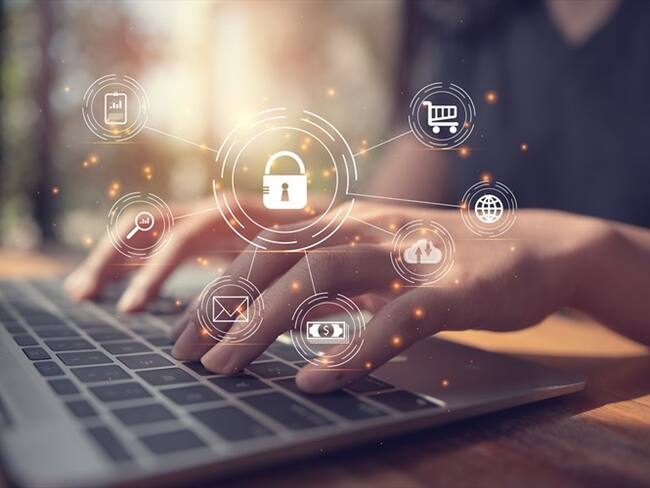 No se pueden utilizar medios engañosos o fraudulentos para la recolección y tratamiento de datos personales. Foto: Getty Images / ANAWAT SUDCHANHAM