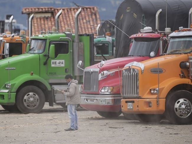La Asociación Colombiana de Camioneros espera que con el decreto expedido por el presidente Iván Duque las concesiones acaten y no cobren los peajes. . Foto: Colprensa