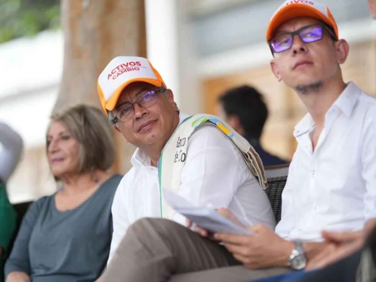 Ahora el presidente no puede hablar porque el dólar cae o se dispara: Gustavo Petro