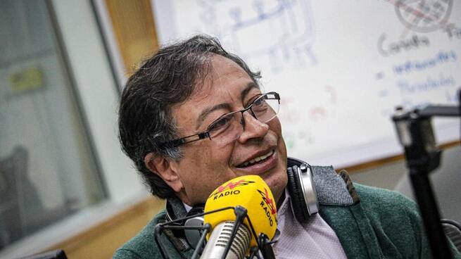 Gustavo Petro, precandidato del Pacto Histórico, habla en La W