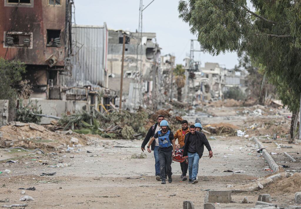 Personal de la ONU en Gaza. (Foto: Mustafa Hassona/Anadolu via Getty Images)