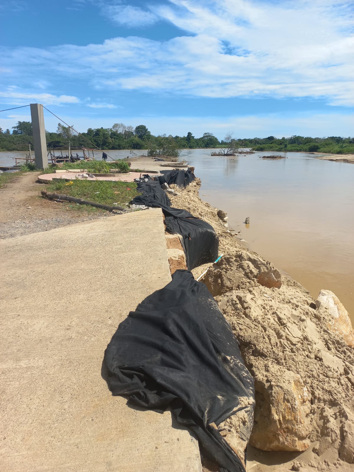 ¿En qué van las reparaciones de la Ronda del Sinú de Tierralta?: parte de la obra se la llevó una quebrada. Foto: cortesía comunidad (suministrada a La W).