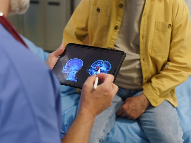 Neurólogo reveló cómo se podría ralentizar el envejecimiento cerebral: factores de riesgo y más