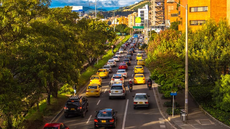 Tráfico en la ciudad de Bogotá (Foto vía GettyImages)