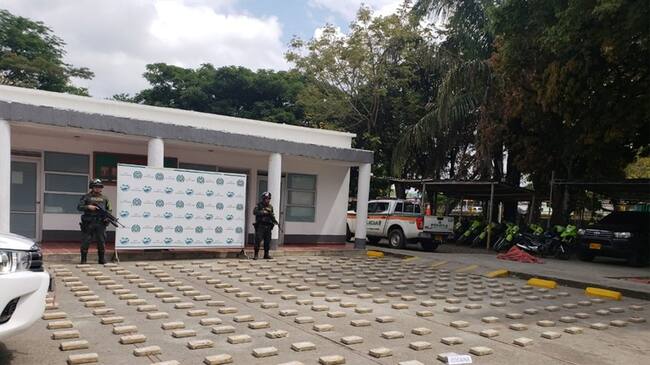 Incautan 270 kilos de cocaína en un camión accidentado en Cauca. Foto: Policía Nacional