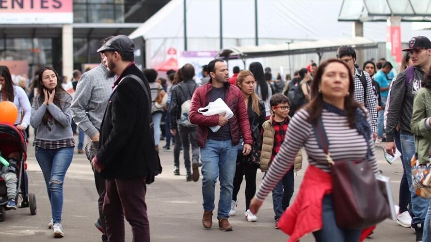 ¿Los corchamos? diviértase con las entretenidas respuestas de los asistentes a la Feria Internacional del Libro.. Foto: W Radio