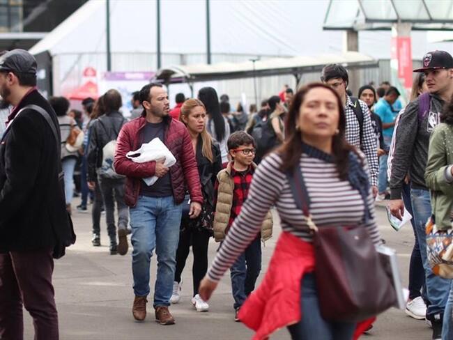¿Los corchamos? diviértase con las entretenidas respuestas de los asistentes a la Feria Internacional del Libro.. Foto: W Radio