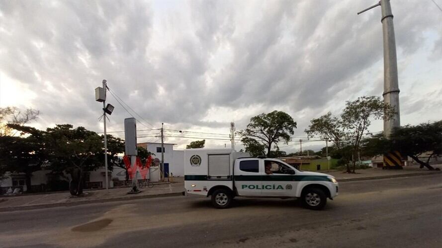 Tres artefactos fueron activados de manera controlada. El comercio resultó afectado.. Foto: W Radio / Audrey Carrillo