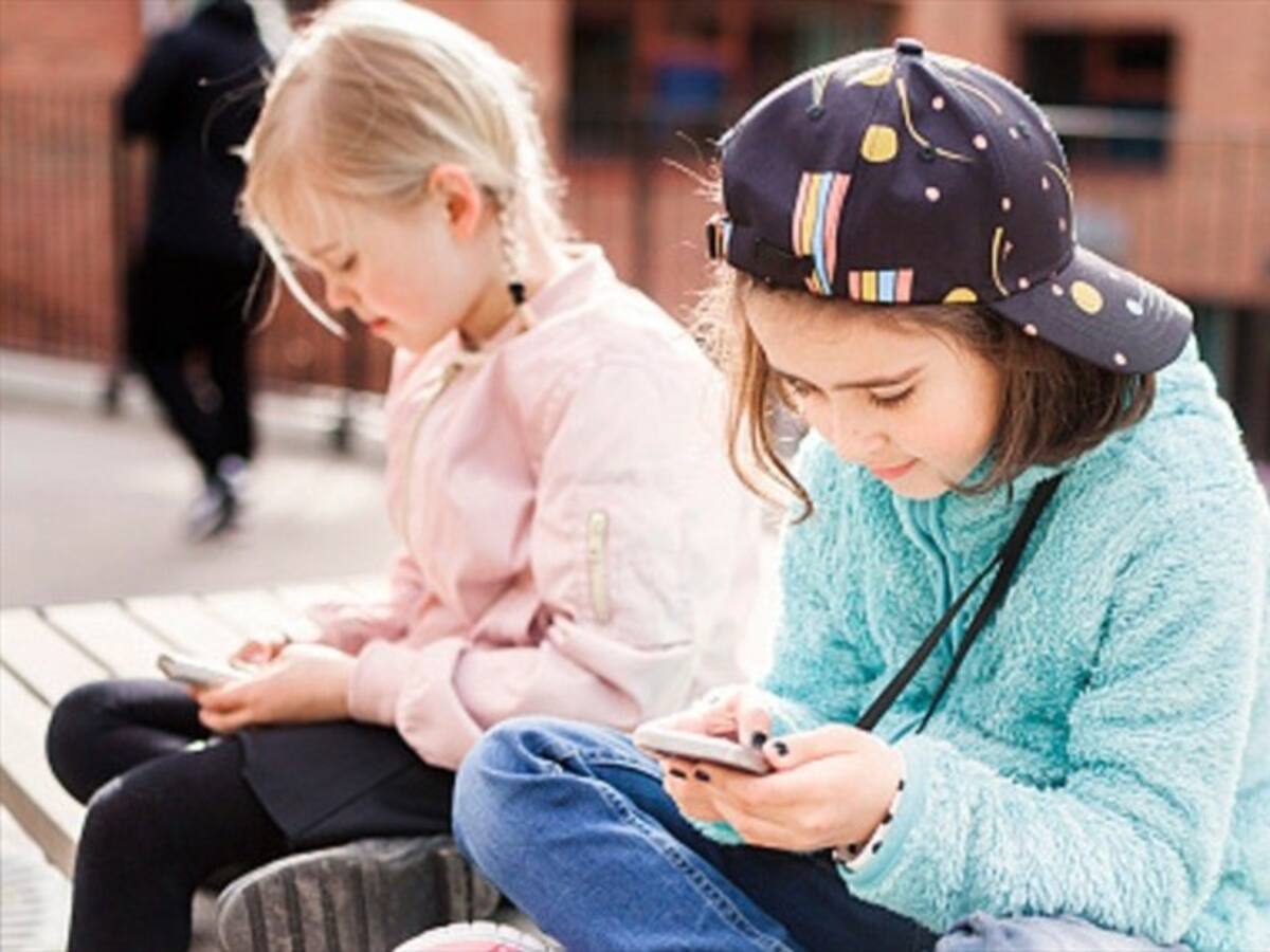 Los niños pueden tener dificultades cognitivas si usan por más de 2 horas un celular