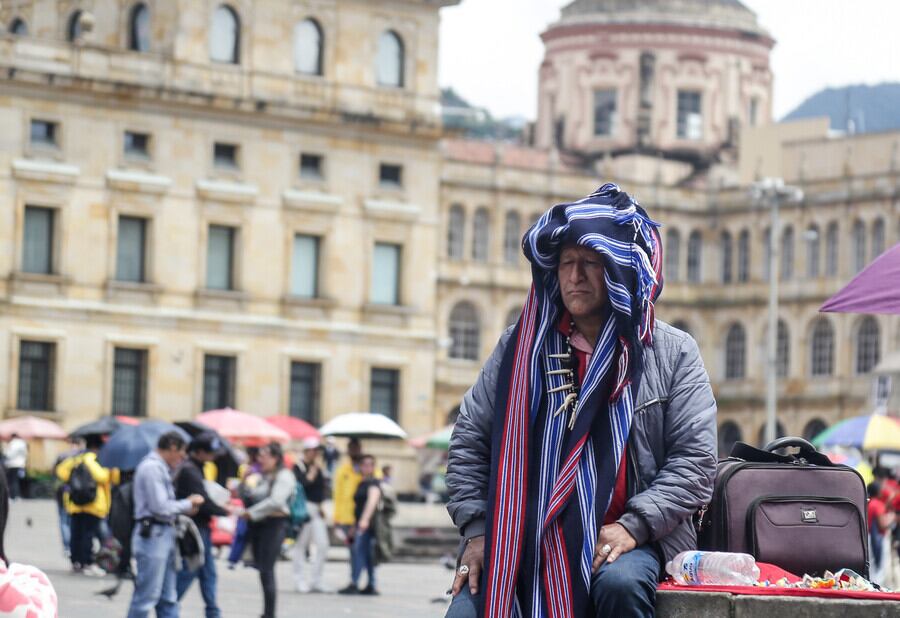 Indigenas del Cauca protestan en la Plaza de Bolívar. Foto: Colprensa