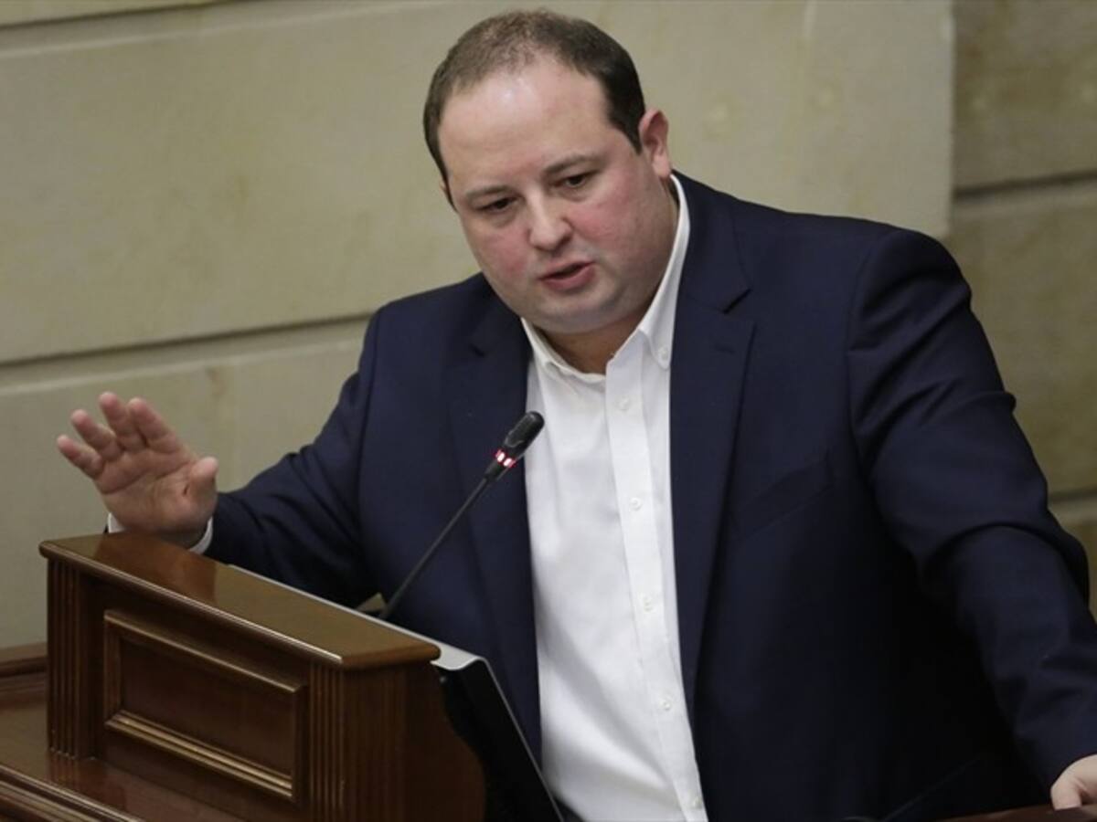 "Revivir curules en el Congreso, es desconocer realidad del país": senador del CD