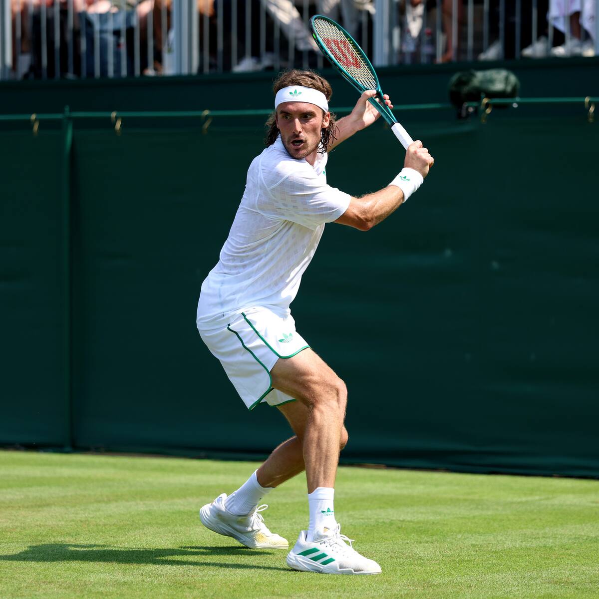 Tsitsipas se retiró de Wimbledon tras una lesión en su espalda