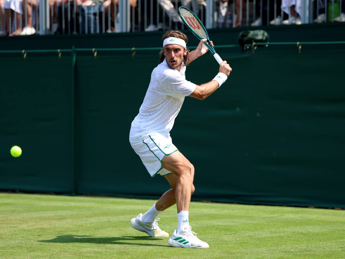 Tsitsipas se retiró de Wimbledon tras una lesión en su espalda