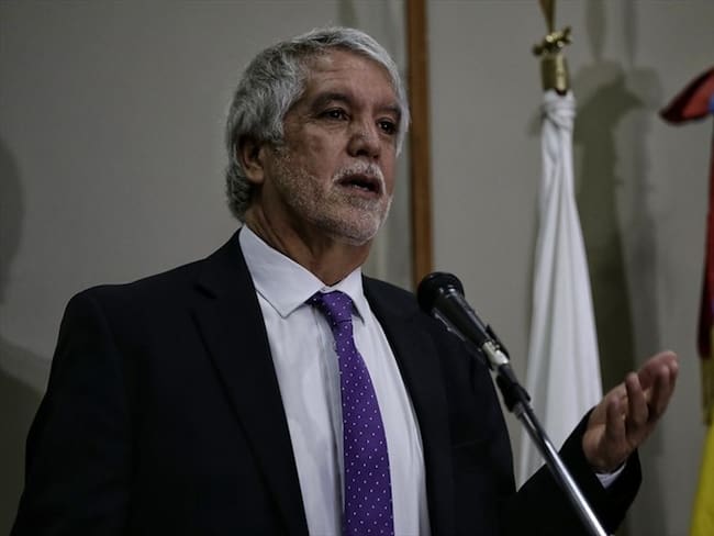 Peñalosa se reunió con familiares de víctimas del atentado terrorista. Foto: Colprensa