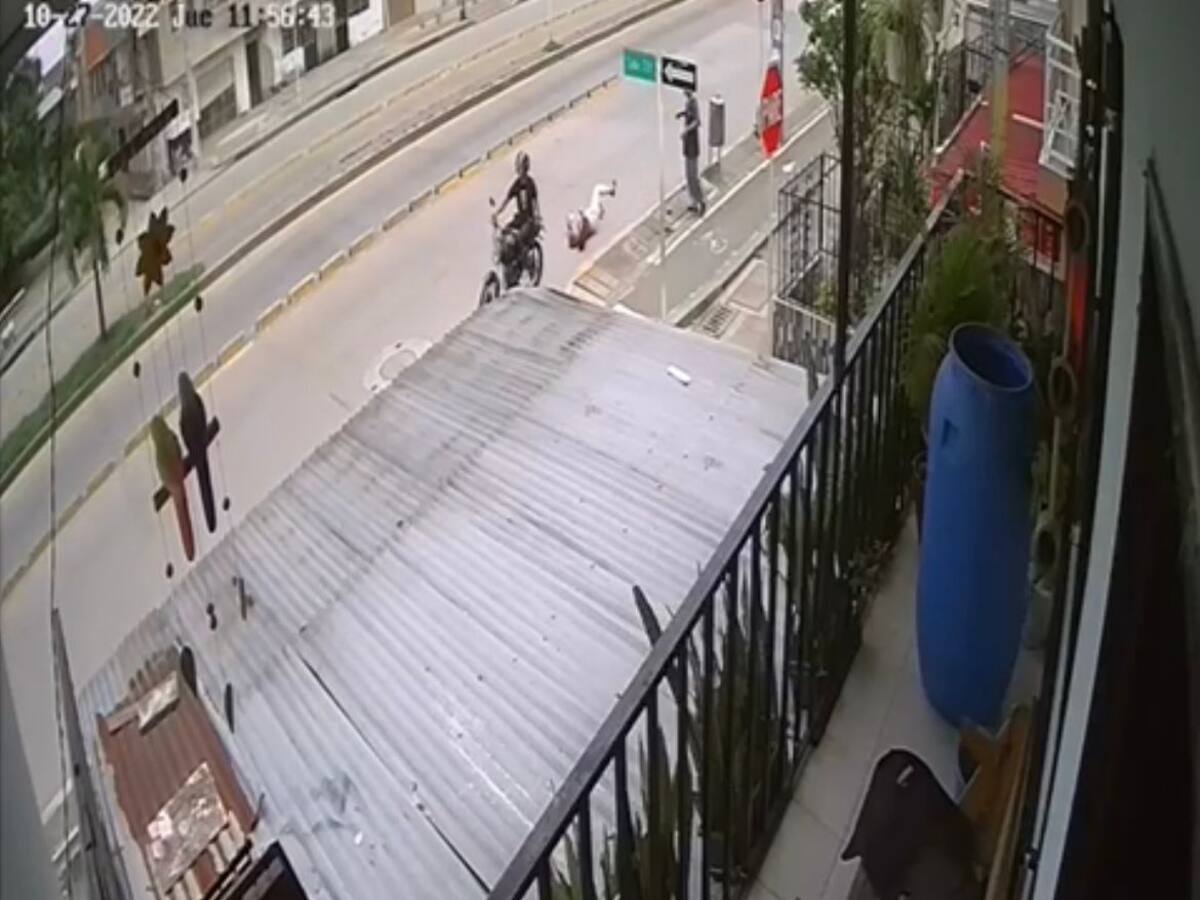 Buscan a ladrón que arrastró a una adulta mayor por quitarle su bolso