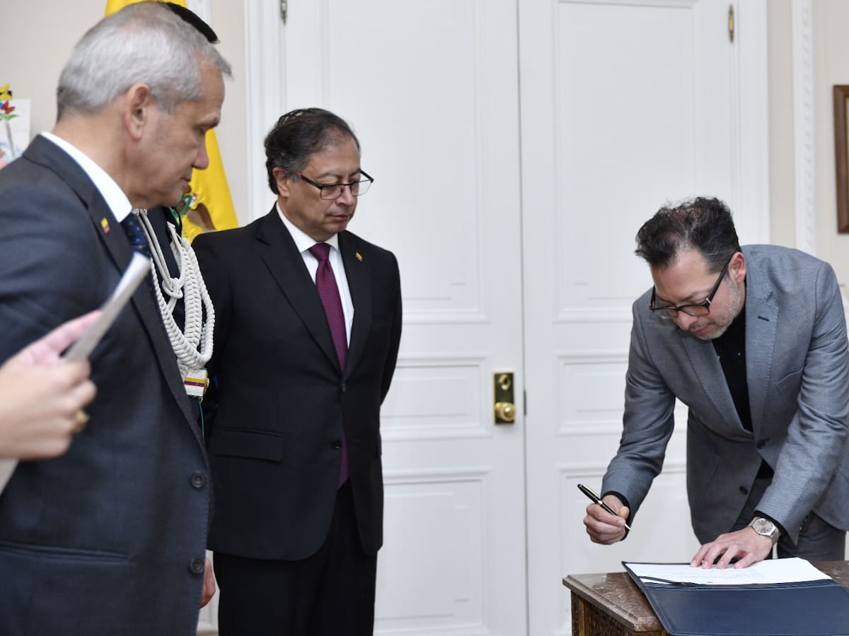 Presidente Gustavo Petro posesionó a Juan David Correa como ministro de Cultura