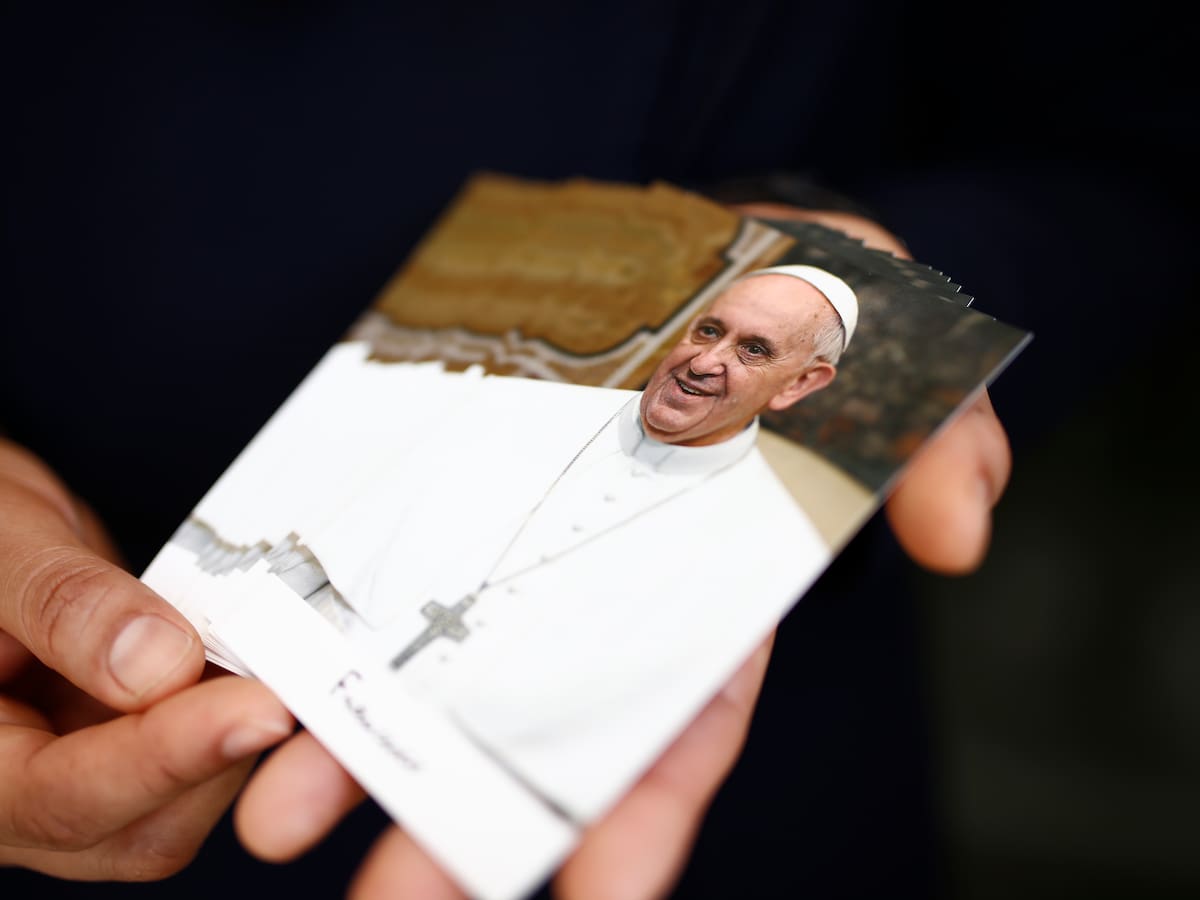 “Estoy desmoralizada por su muerte”: primera mujer trans que estrechó mano del papa Francisco