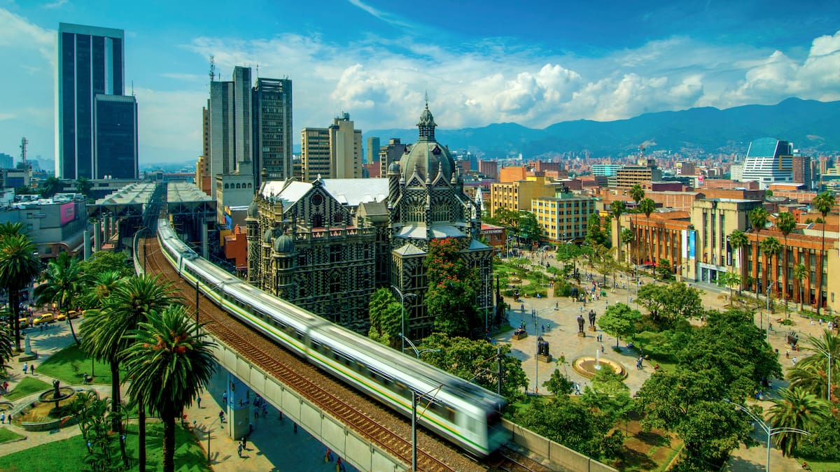 Cuánto se gasta en gasolina y peajes de Bogotá a Medellín: presupuesto para ir en carro