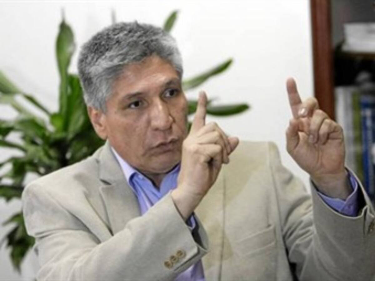 Fiscalía archiva investigación de Sigifredo López