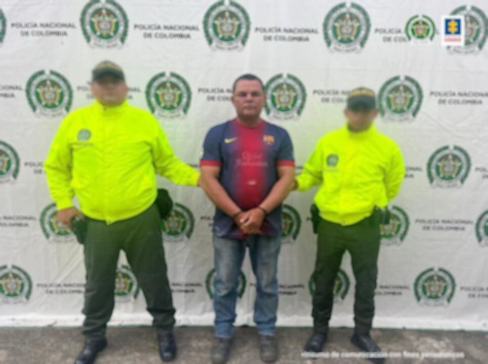 El acusado, identificado como Roger Rossbel Lennis, era mayordomo de una finca donde trabajaba la víctima.