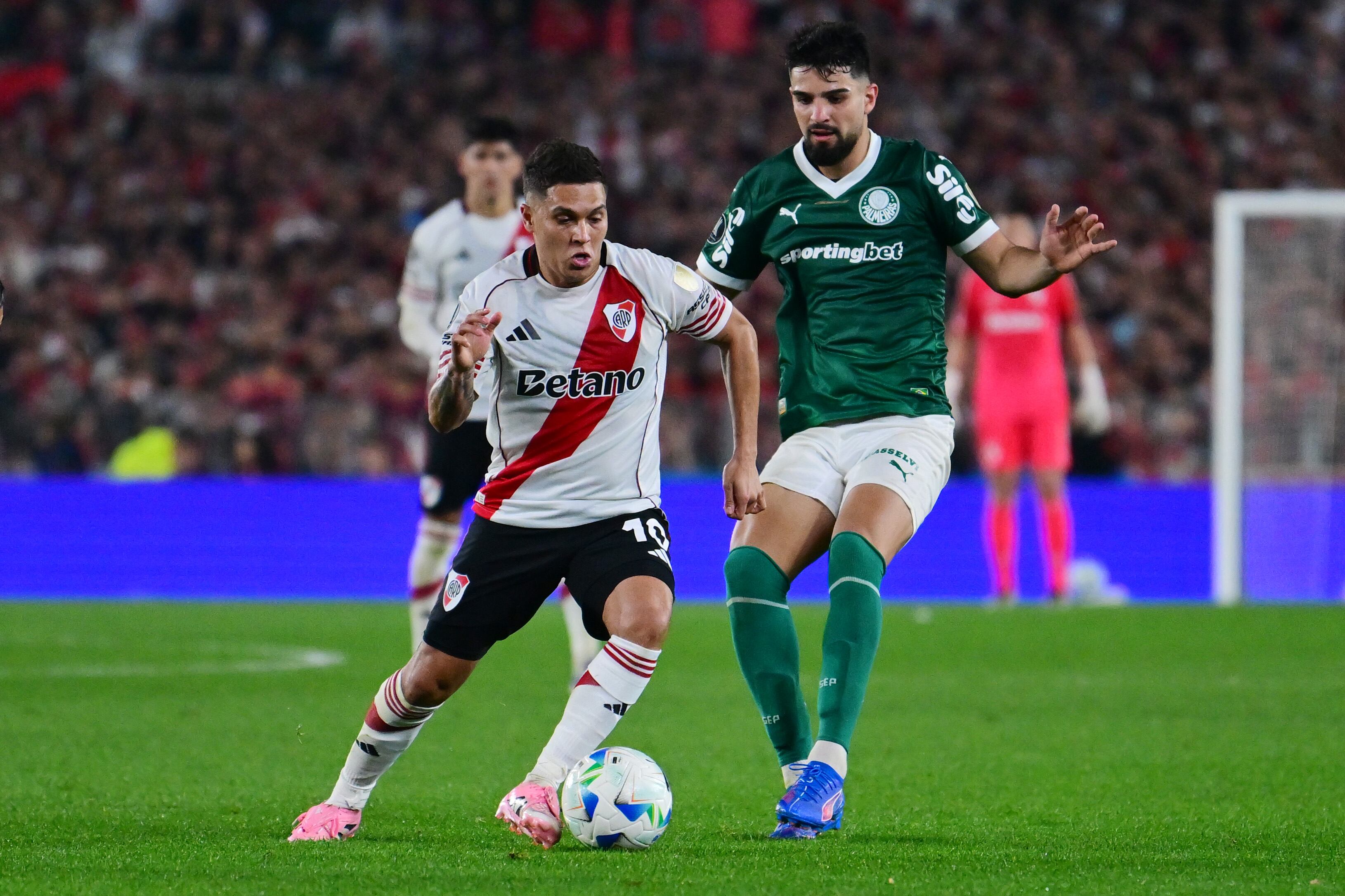 Juan Fernando Quintero y Jose López durante el River Plate vs. Palmeiras. FOTO: Marcelo Endelli/Getty Images