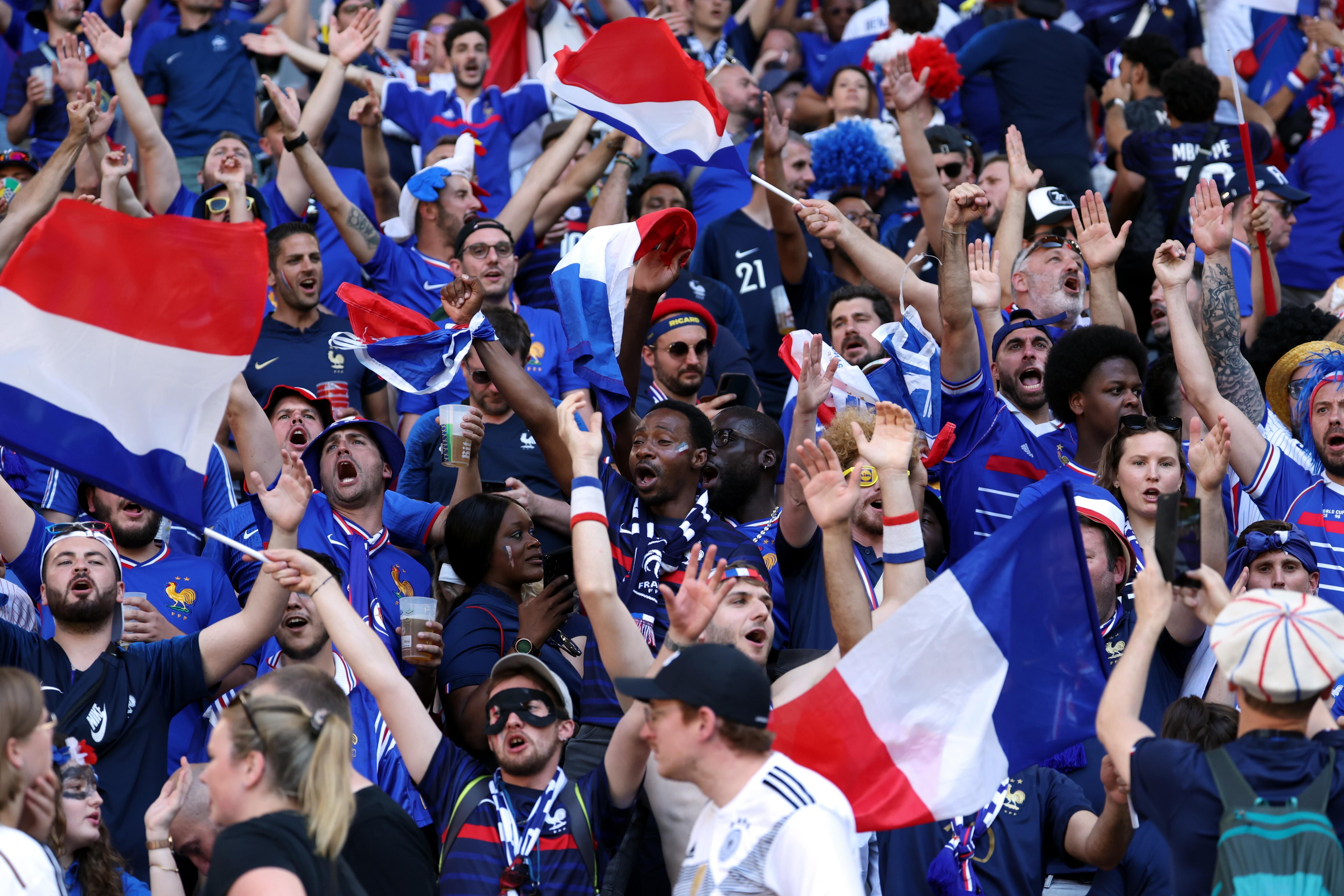 Dortmund (Germany), 25/06/2024.- French supporters ahead of the UEFA EURO 2024 group D soccer match between France and Poland, in Dortmund, Germany, 25 June 2024. (Francia, Alemania, Polonia) EFE/EPA/FRIEDEMANN VOGEL