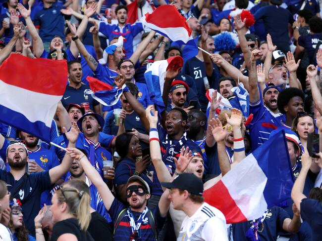 Dortmund (Germany), 25/06/2024.- French supporters ahead of the UEFA EURO 2024 group D soccer match between France and Poland, in Dortmund, Germany, 25 June 2024. (Francia, Alemania, Polonia) EFE/EPA/FRIEDEMANN VOGEL