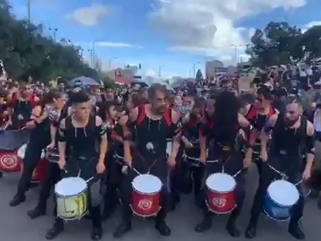 AAINJAA, los tambores que animan las protestas en Bogotá