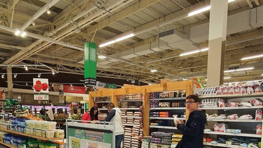 Las autoridades estarán verificando que los ciudadanos utilicen los elemento de protección personal, distanciamiento social y lavado de manos. Foto: La W