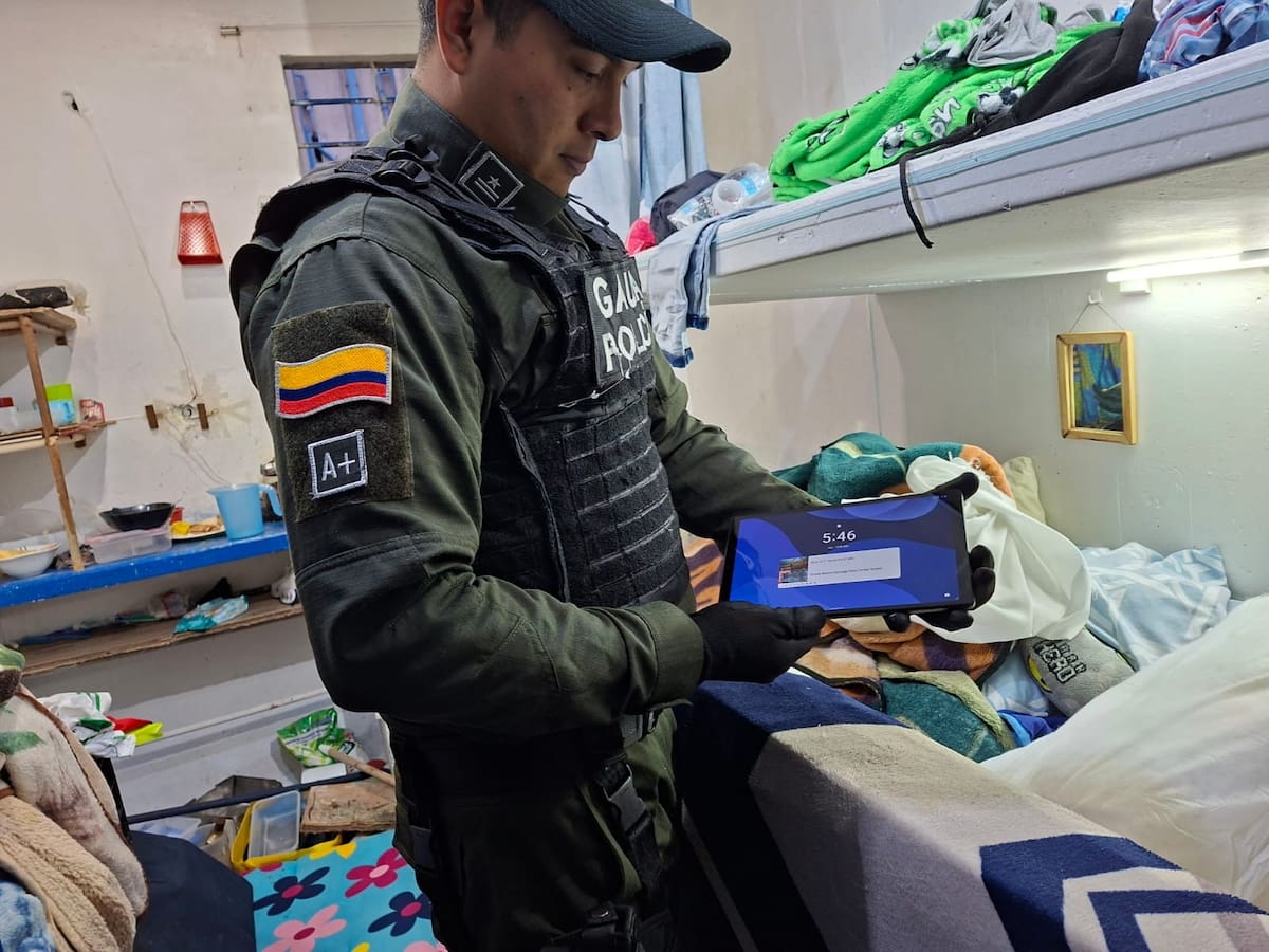 Desmantelaron ‘call center’ en la cárcel Cómbita desde donde extorsionaban comerciantes de Bogotá