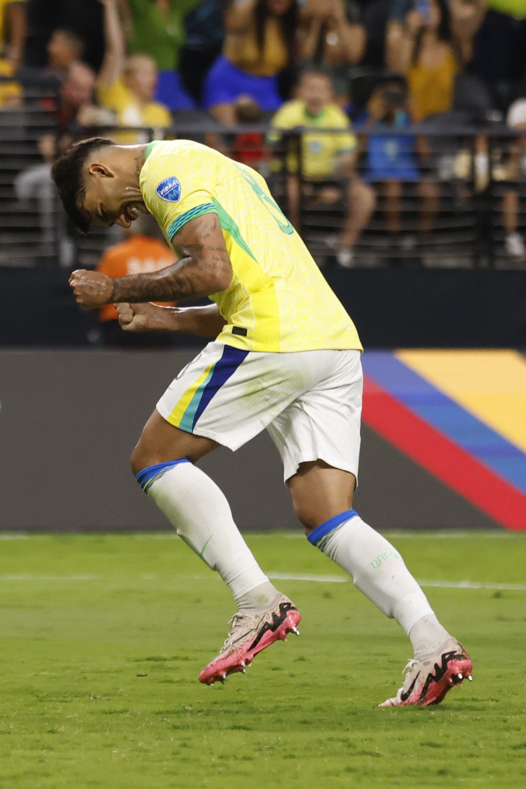 Las Vegas (United States), 29/06/2024.- Brazil midfielder Lucas Paqueta (L) reacts after scoring a goal on a penalty kick during the second half of the CONMEBOL Copa America 2024 group D soccer match between Paraguay and Brazil, in Las Vegas, Nevada, USA, 28 June 2024. (Brasil) EFE/EPA/CAROLINE BREHMAN